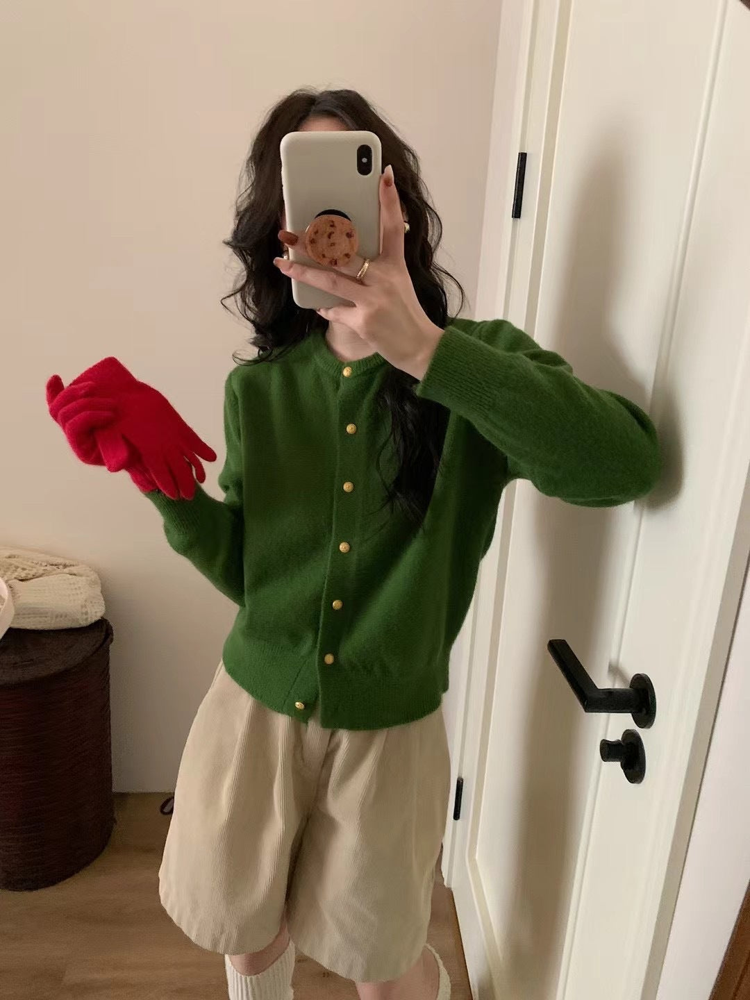 Kvinne cardigan med elegante knappdetaljer og mykt materiale Skjora