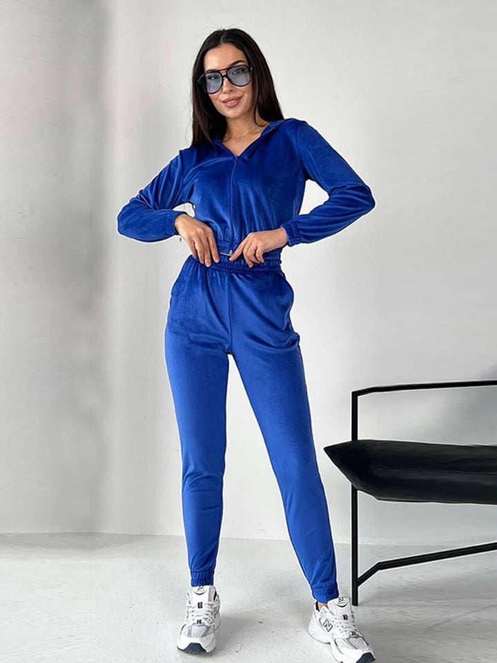 Kvinner's Velour Joggedrakt med Fasjonabel Kuttet Design og Praktisk Glidelås Skjora