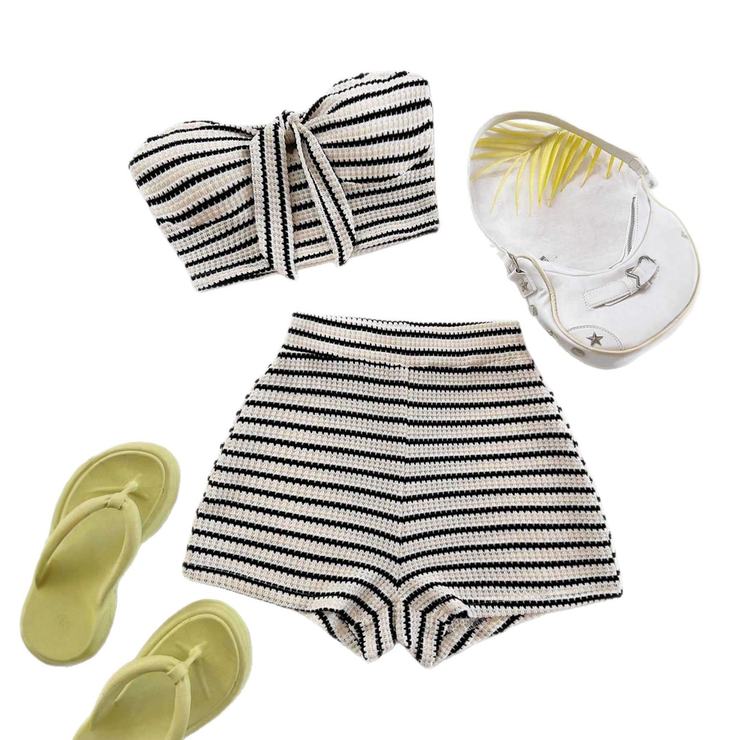 Dame bandeau topp og short-set med maritimt stripes mønster Skjora