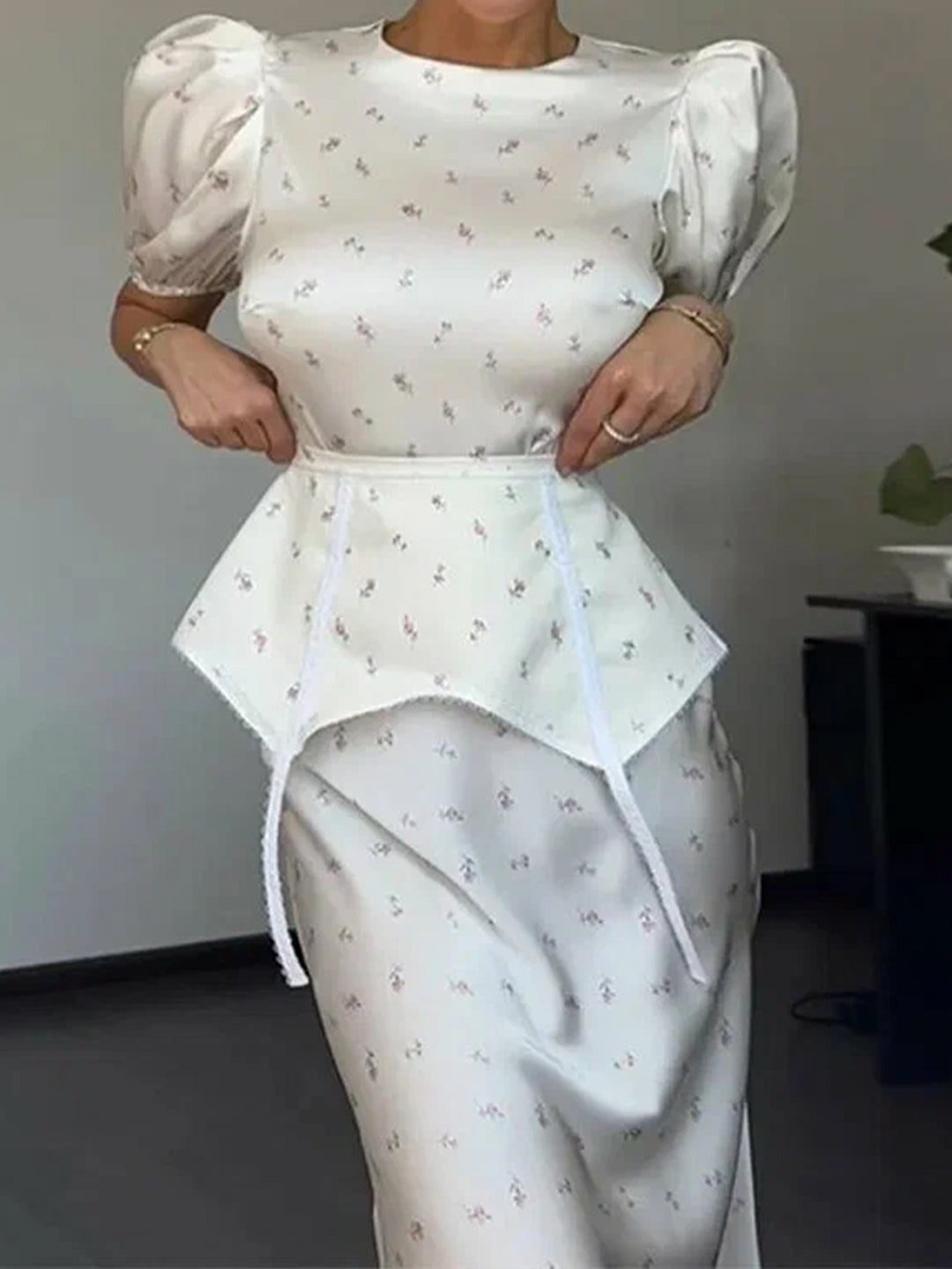 Damer Elegant Topp med Puffermarmer og Lekent Midje Detalj
