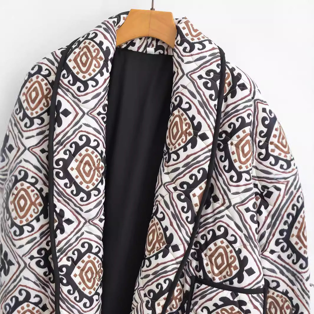Kvinnes mønstrete quiltet jakke i stilfull oversized design Skjora