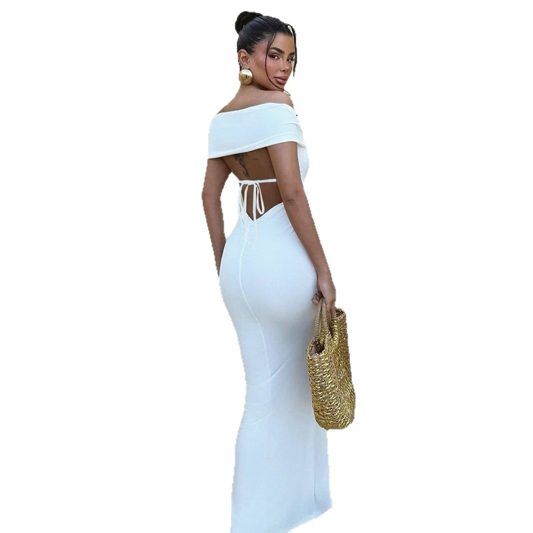 Damer Elegant Maxikjole med off-shoulder design og glitrende lukking Skjora