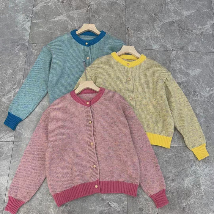 Dame cardigan med kontrasterende mansjetter og knappdetaljer Skjora