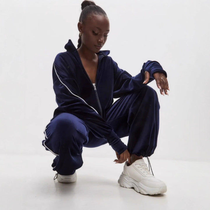 Dame sporty fleece joggedress med kontrasterende detaljer Skjora