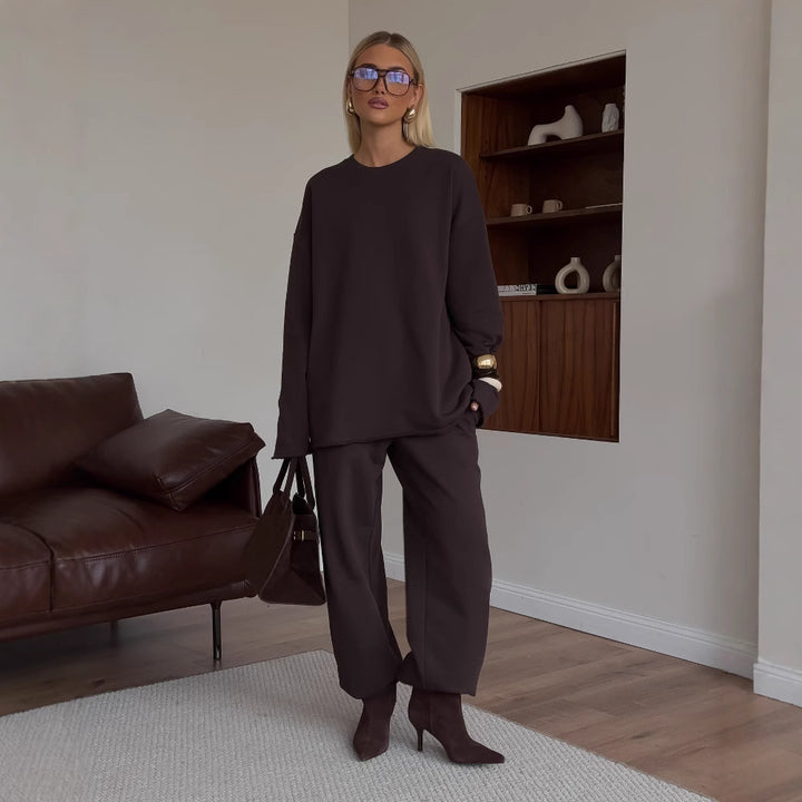 Kvinnens loose sweatshirt-sett med behagelig passform og praktiske lommer Skjora