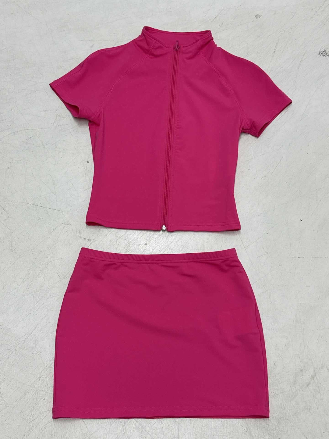 Women's sporty set with zip and fitted cut Skjora