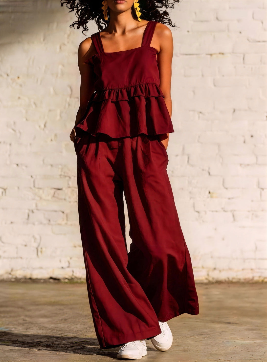 Dame Fashionable Two-Piece with Ruffle Details and Casual Cut Skjora