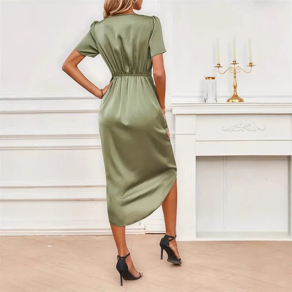 Dame omslagkjole med elegant V-hals og rynket design Skjora