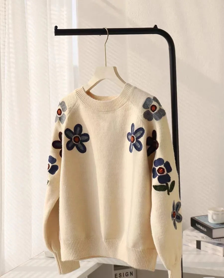 Kvinnes Elegant Strikkegenser med Blomsterbroderi Design og Avslappet Snitt Skjora
