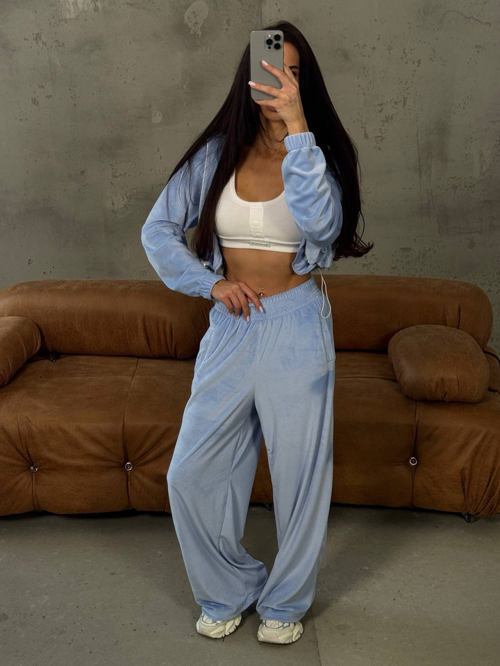 Damer casual velour loungewear-drakt med croppet topp og bred passform Skjora