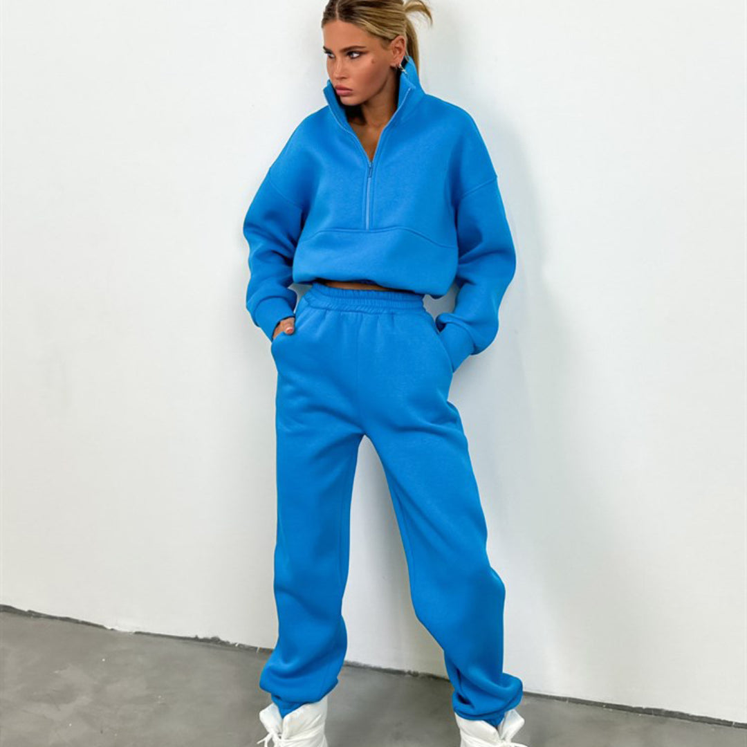 Women's sporty zip hoodie with relaxed sweatpants Skjora
