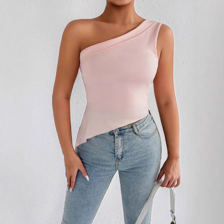 Damer asymmetrisk topp med off-shoulder design og elegant drapering Skjora