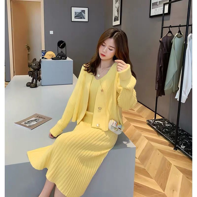 Women's knitted ensemble with elegant V-neck and decorative cardigan Skjora