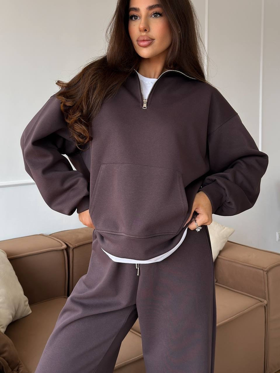 Kvinnelig sporty loungewear-sett med høy krage og vid passform Skjora