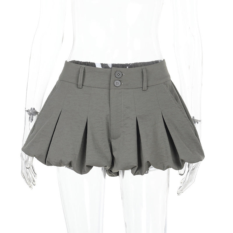 Dame modische Ballonshorts mit flatterndem Schnitt und dekorativen Knöpfen Skjora
