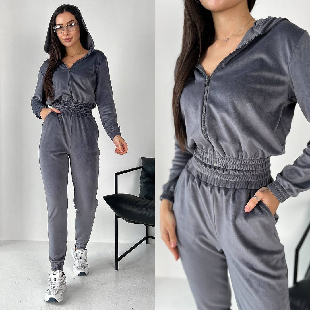 Kvinner's Velour Joggedrakt med Fasjonabel Kuttet Design og Praktisk Glidelås Skjora