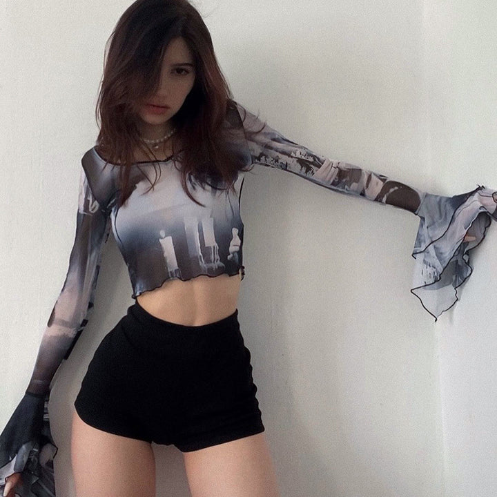 Dame Langermet Crop-Top med kreative grafiske trykdetailer og utsvingte ermer Skjora