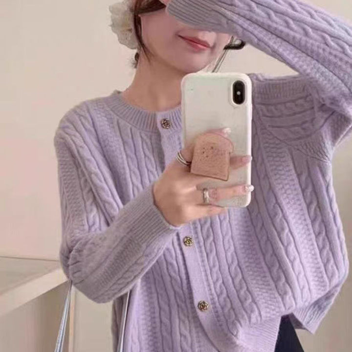 Damer elegant cardigan med kabelmønster og dekorative knapper Skjora