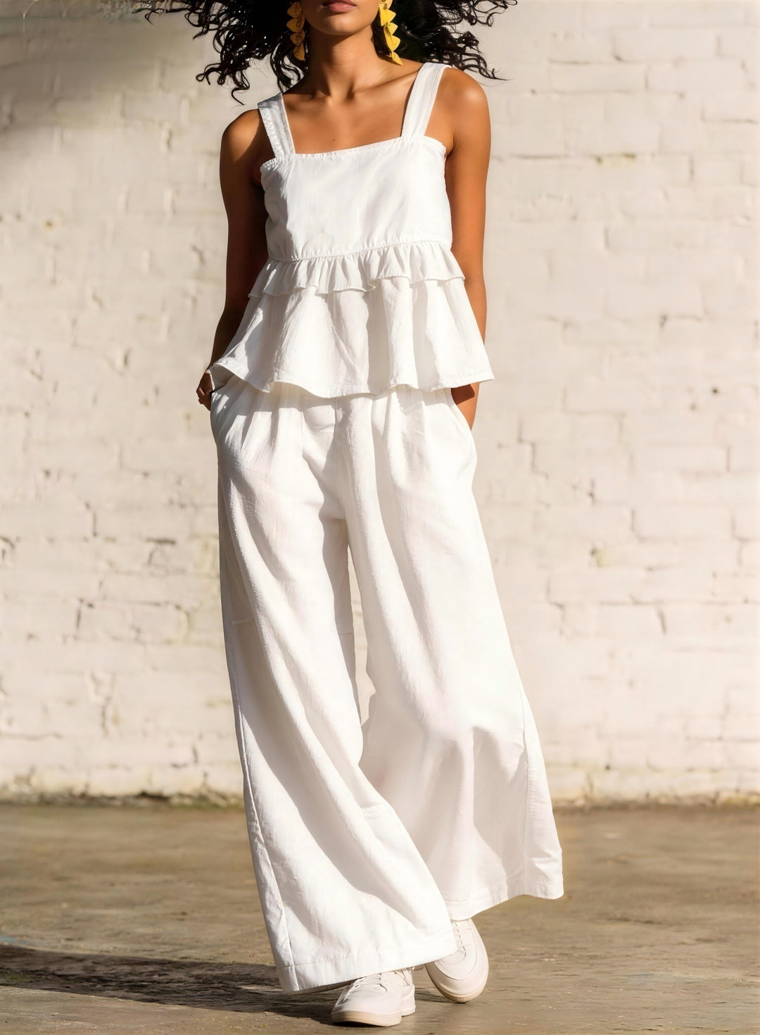 Dame Fashionable Two-Piece with Ruffle Details and Casual Cut Skjora