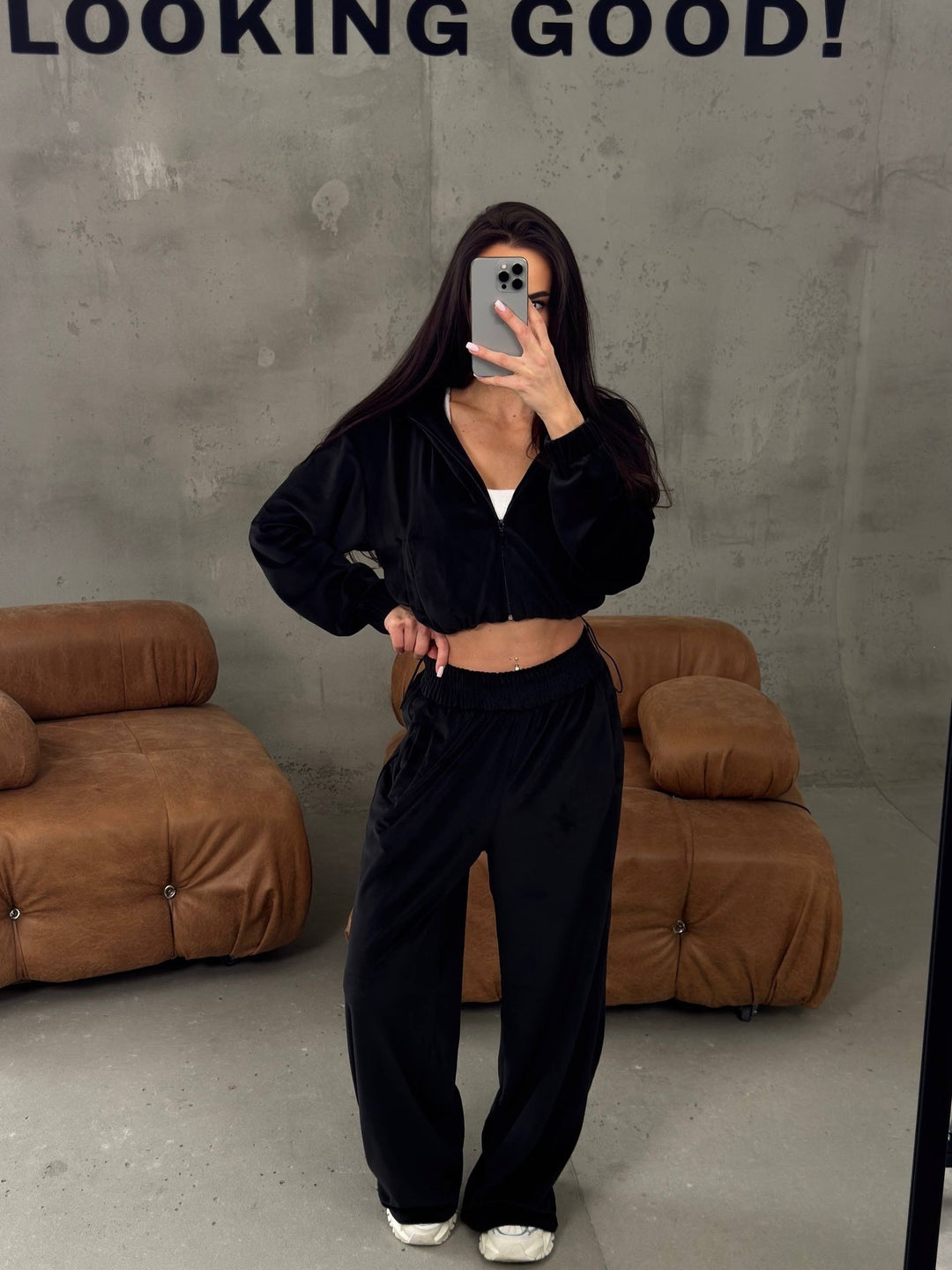 Dame sporty velour joggesett med korte ermer og vide bein Skjora