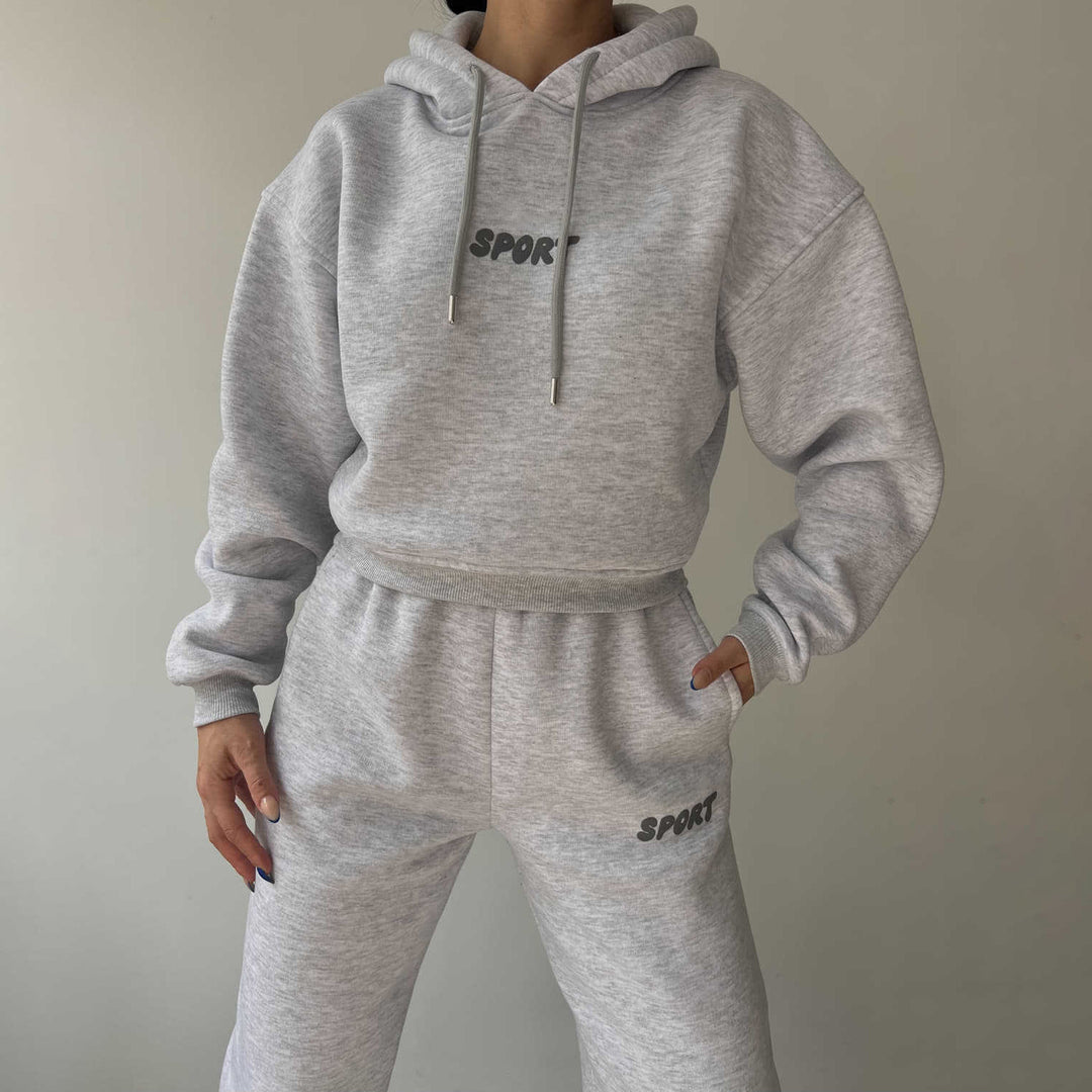 Dame sporty cropped hoodie og sweatpants-set Skjora