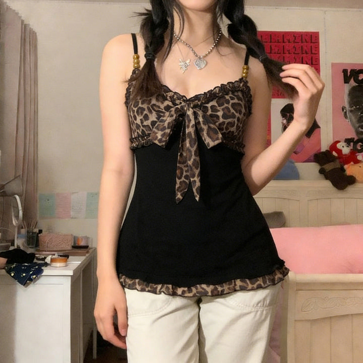 Damer Lekent leopardtop med feminine volangdetaljer Skjora