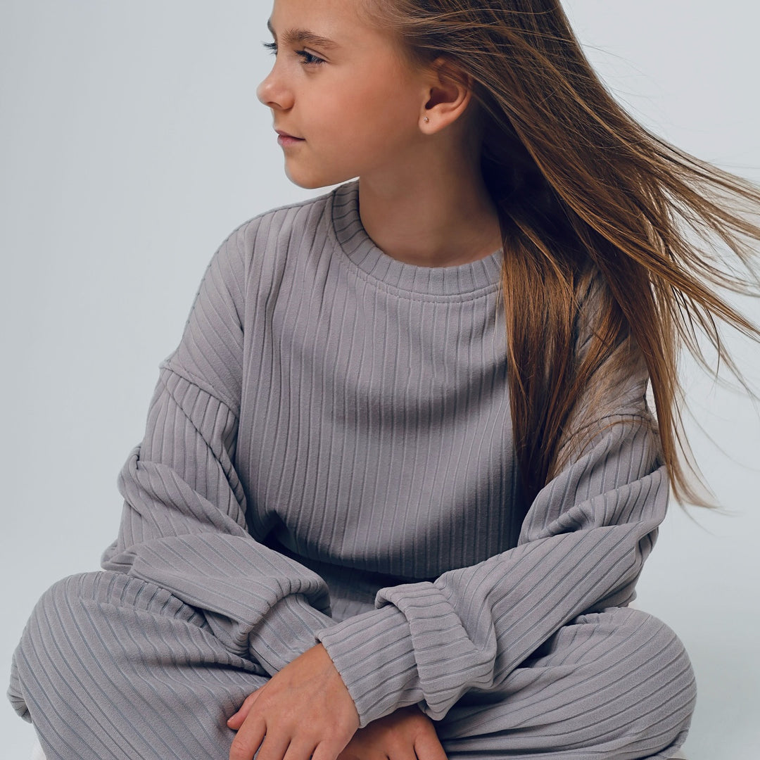 Kvinnes avslappende loungewear-sett med løs topp og behagelige bukser