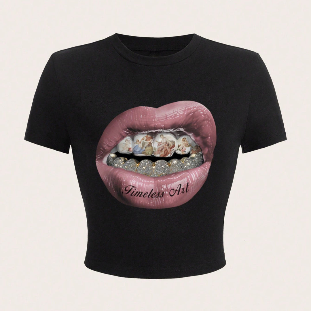 Dame Crop-T-skjorte med kreativ grafikkdesign og unikt statement Skjora