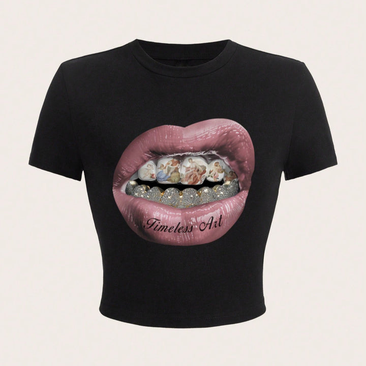 Dame Crop-T-skjorte med kreativ grafikkdesign og unikt statement Skjora