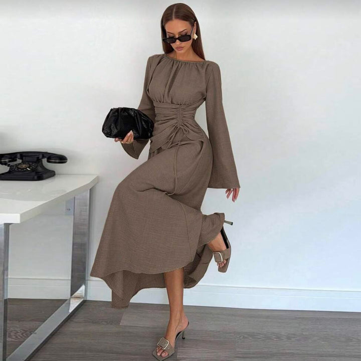 Kvinnes Elegant Maxi Kjole med Side Volang og Sofistikert Drapering