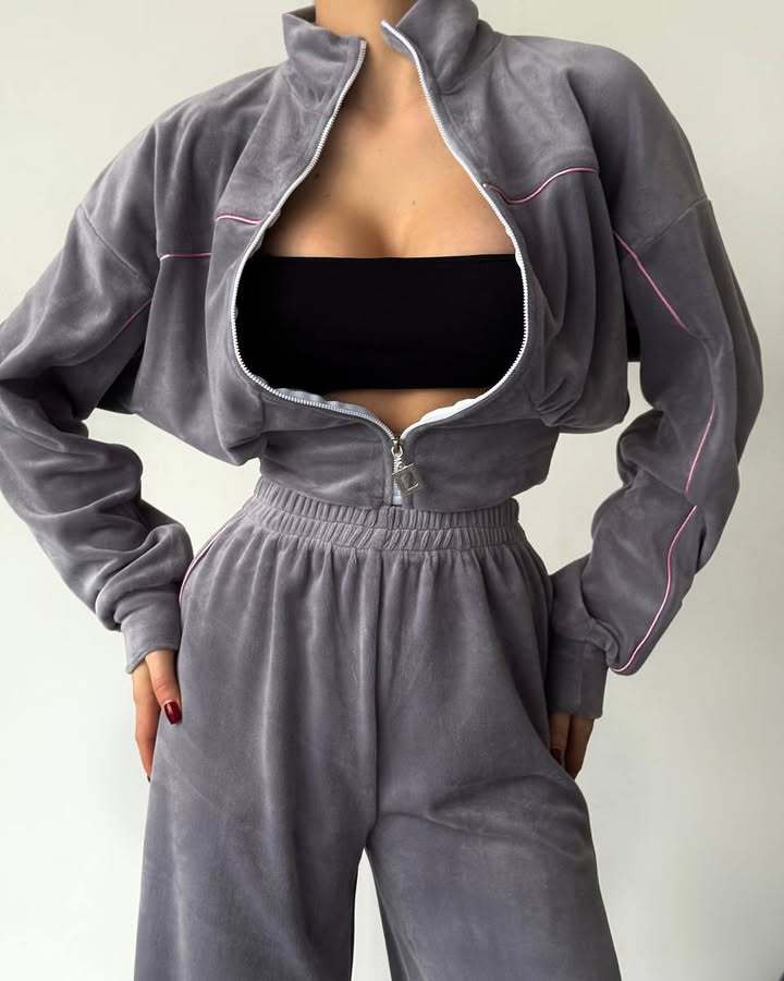 Kvinnelig stilfull fleece joggedress med kort glidelås og elastisk midjebånd Skjora