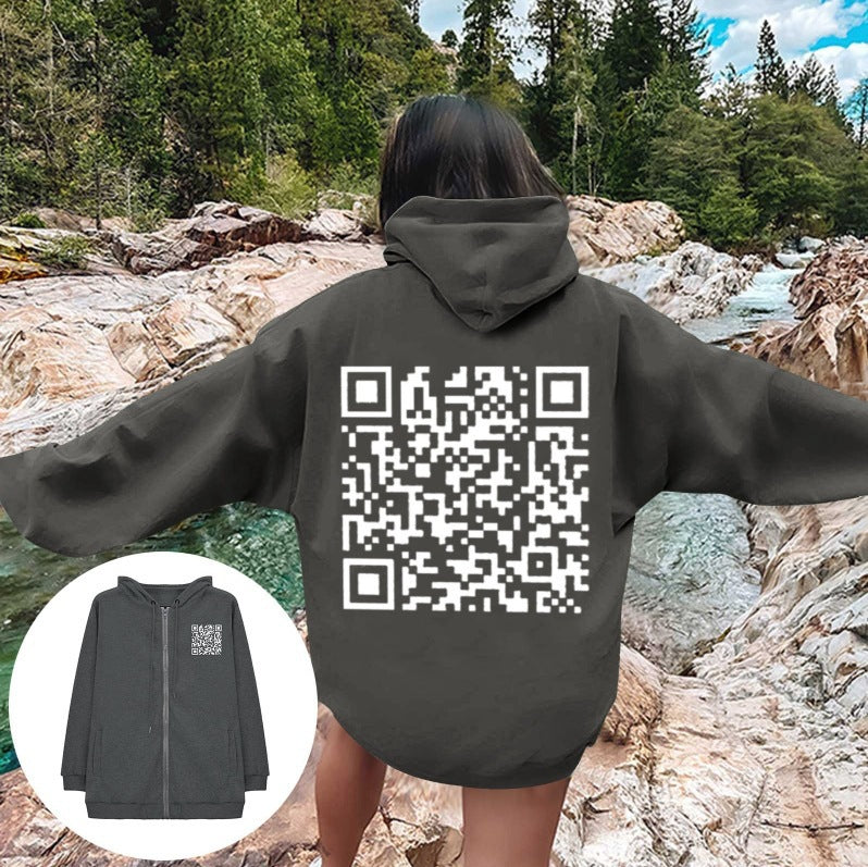 Damegen hettejakke med QR-kode design og myk fleece Skjora