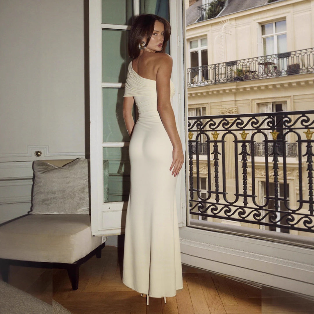 Dame Elegant One-Shoulder Maxikjole med figurnærpassende snitt og lekent knytbånd Skjora