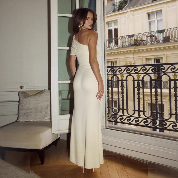 Dame Elegant One-Shoulder Maxikjole med figurnærpassende snitt og lekent knytbånd Skjora