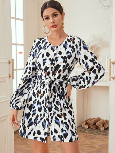 Dame blusekjole med dyreprint og tilpasset belte Skjora