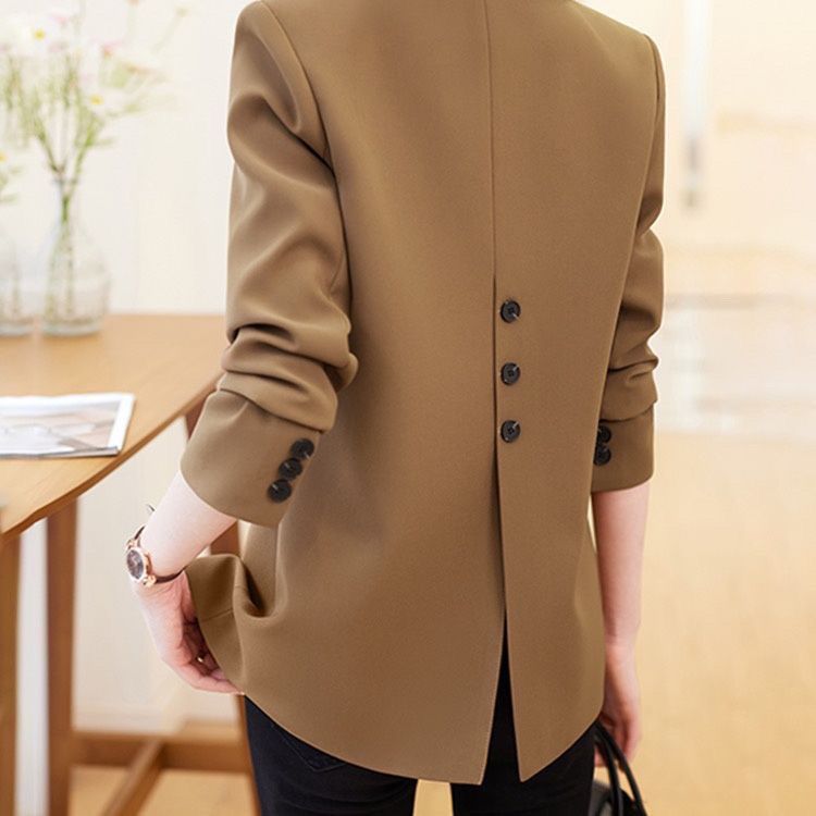 Kvinnes stilige blazer med klassisk snitt og elegante detaljer Skjora