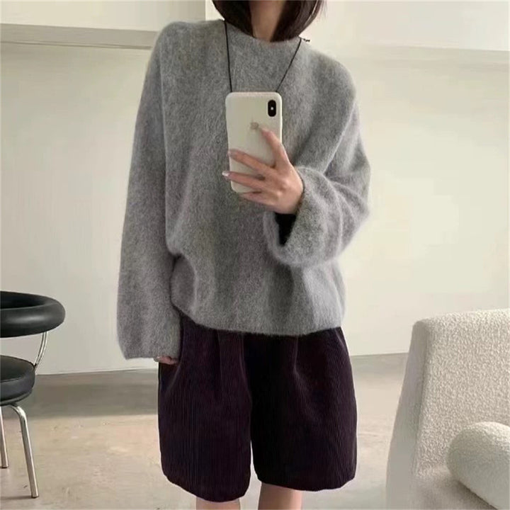 Kvinners fluffy genser med oversized snitt laget av mohairull Skjora