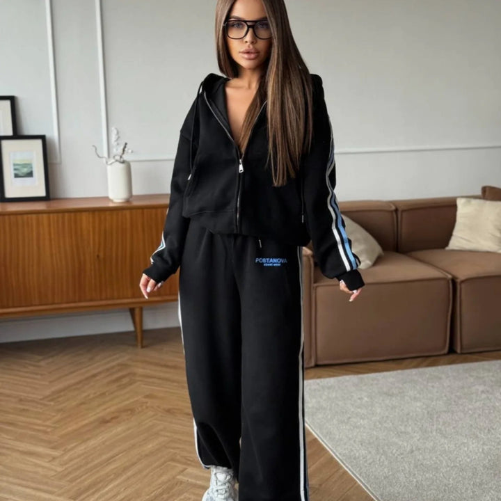 Kvinnenes sporty fritidssett med casual zip hettegenser og komfortable joggebukser Skjora
