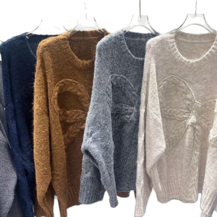 Kvinnens chunky strikkegenser med dekorativ kabeldesign Skjora