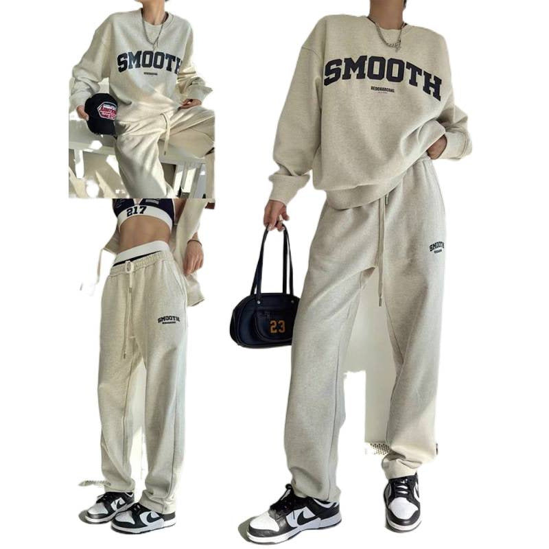 Kvinne sett med kort sweatshirt og komfortable joggebukser Skjora