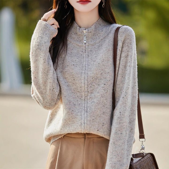 Dame cardigan med høyhalset glidelås og koselig materiale Skjora