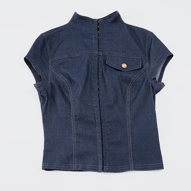 Dame moteriktig kortermet denimbluse med elegant knappdetaljering Skjora