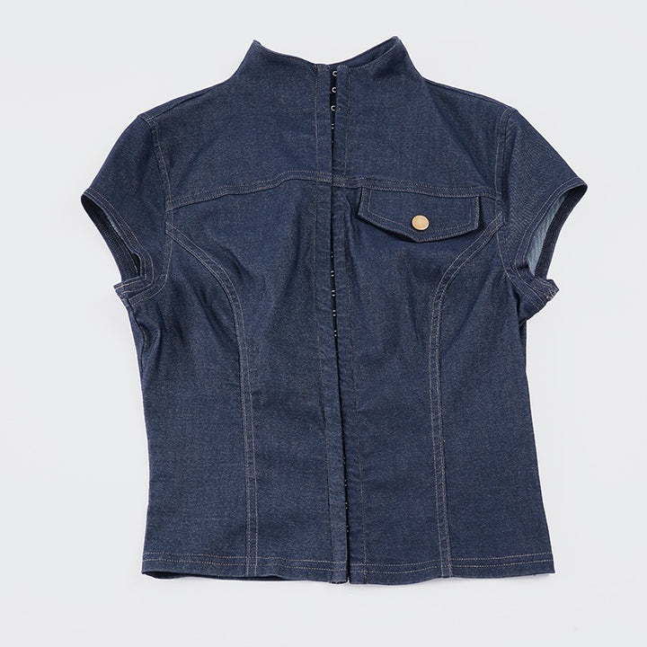 Dame moteriktig kortermet denimbluse med elegant knappdetaljering Skjora