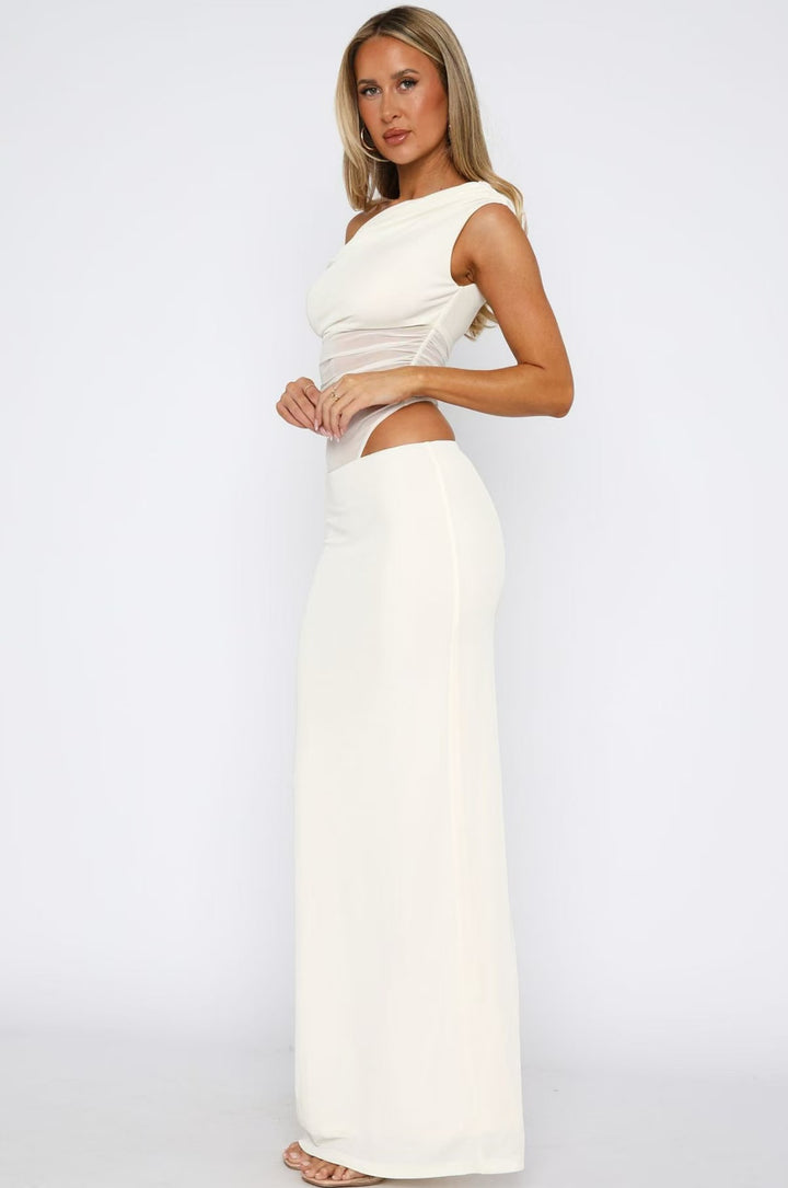 Damer Elegant Maxikjole med asymmetrisk snitt og transparente innsatser Skjora