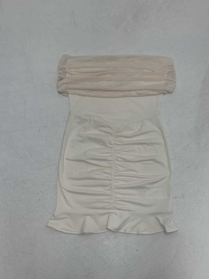 Damer forførende bodycon-kjole med skulderfri design og rysj Skjora