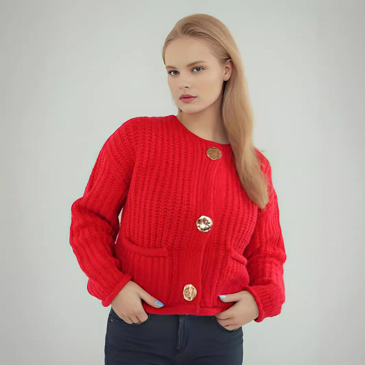 Kvinnens koselige cardigan med store knapper og lappe lommer Skjora