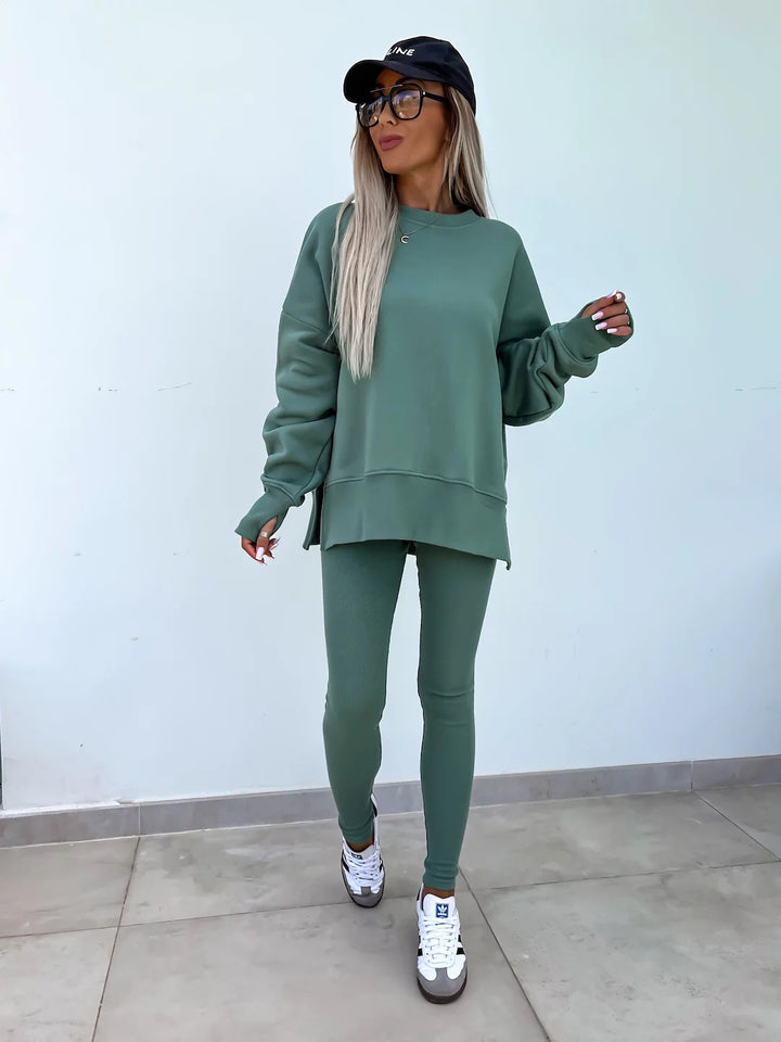 Kvinnens avslappede fritidsdrakt med myk sweat-stoff og trendy snitt Skjora