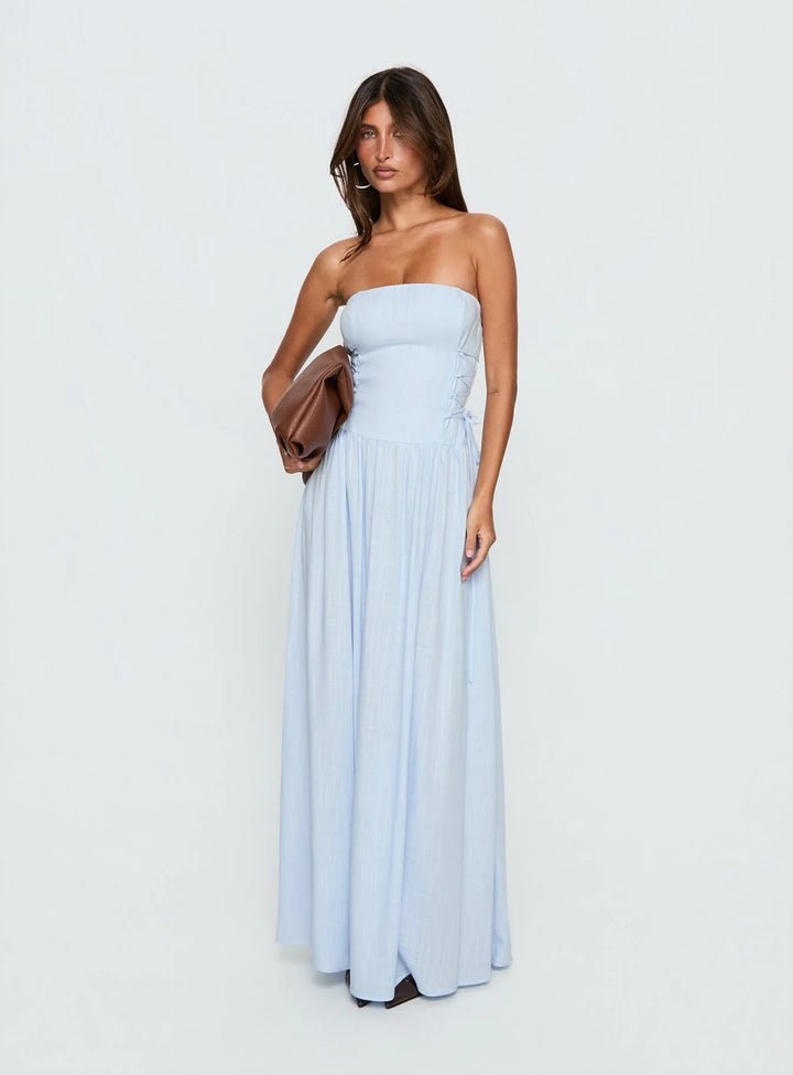 Damer maxi-kjole med off-shoulder design og sidesømsdetaljer med volanger Skjora