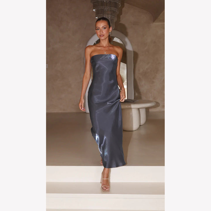 Damer Elegant Bandeau Maxi Kjole med Flytende Satin og Kroppsnær Silhuett