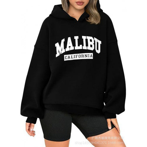 Kvinnelig uformell hettegenser med oversized snitt og iøynefallende trykk Skjora